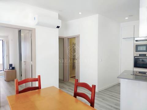 Apartamento T2 Moderno com garagem, localizado  no Centro Histórico de Torres Novas.