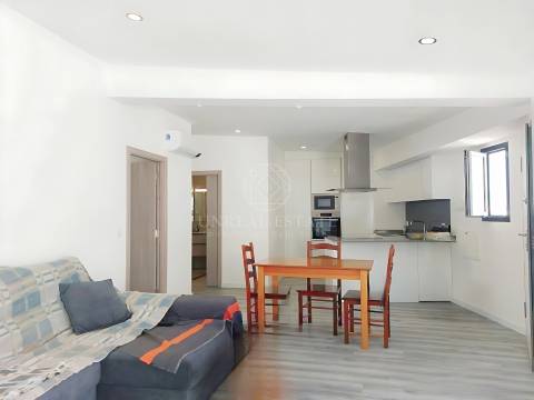 Apartamento T2 Moderno com garagem, localizado  no Centro Histórico de Torres Novas.