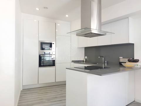 Apartamento T2 Moderno com garagem, localizado  no Centro Histórico de Torres Novas.