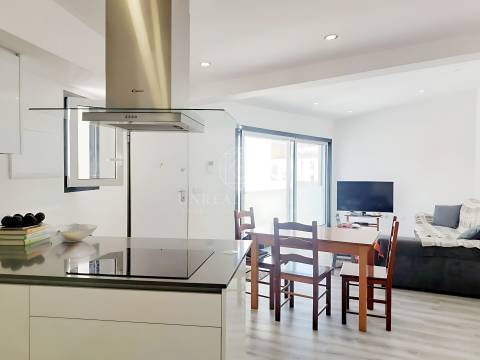 Apartamento T2 Moderno com garagem, localizado  no Centro Histórico de Torres Novas.