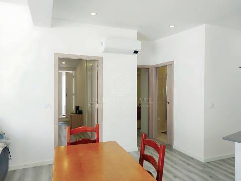 Apartamento T2 Moderno com garagem, localizado  no Centro Histórico de Torres Novas.