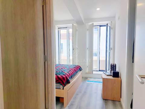 Apartamento T2 Moderno com garagem, localizado  no Centro Histórico de Torres Novas.