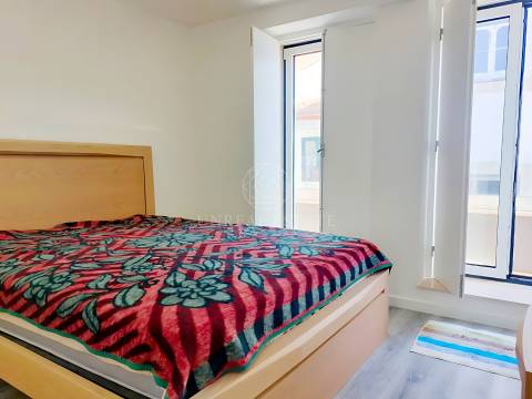 Apartamento T2 Moderno com garagem, localizado  no Centro Histórico de Torres Novas.