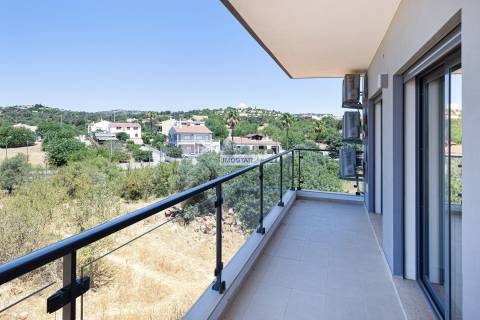 Apartamento T2 em edifício contemporâneo em Loulé