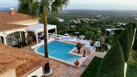 Villa T4 com deslumbrantes vistas panorâmicas do oceano em Boliqueime