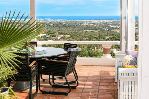 Villa T4 com deslumbrantes vistas panorâmicas do oceano em Boliqueime