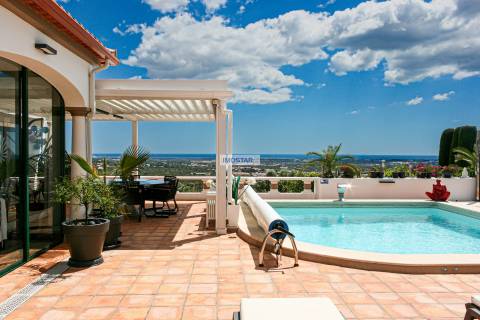 Villa T4 com deslumbrantes vistas panorâmicas do oceano em Boliqueime