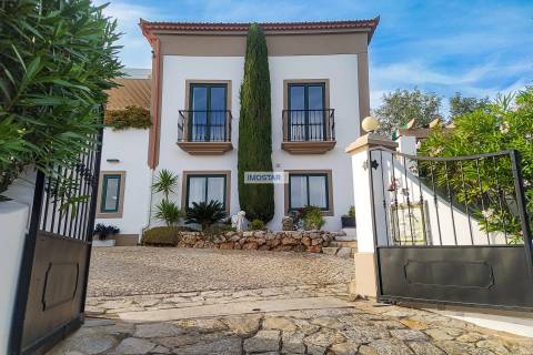 Villa T4 com deslumbrantes vistas panorâmicas do oceano em Boliqueime