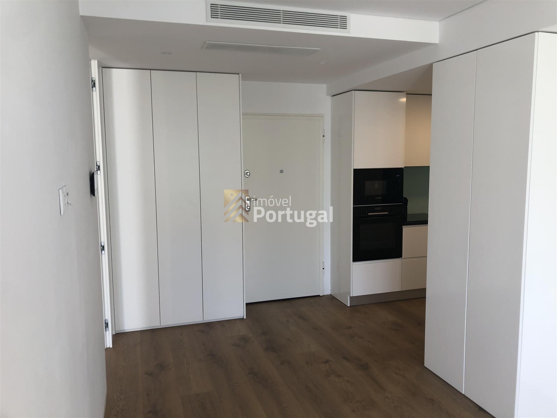 Arrendamento T2+1 Equipado com Garagem Box - Centro Barcelos