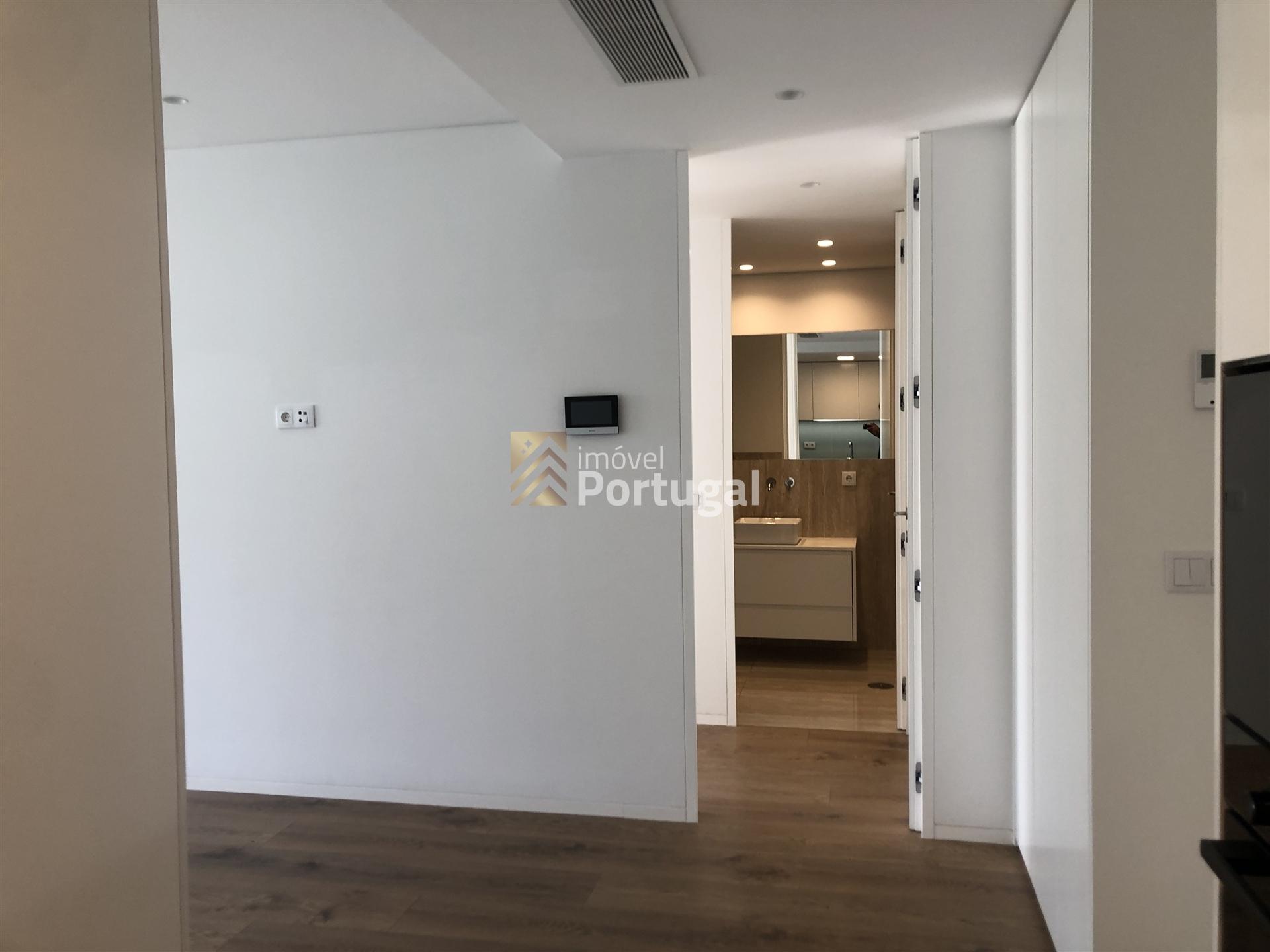 Arrendamento T2+1 Equipado com Garagem Box - Centro Barcelos