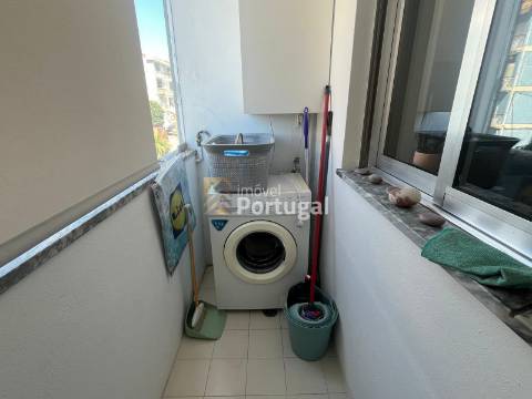 Arrenda Ap. T3 Mobilado, Equipado e Garagem Box