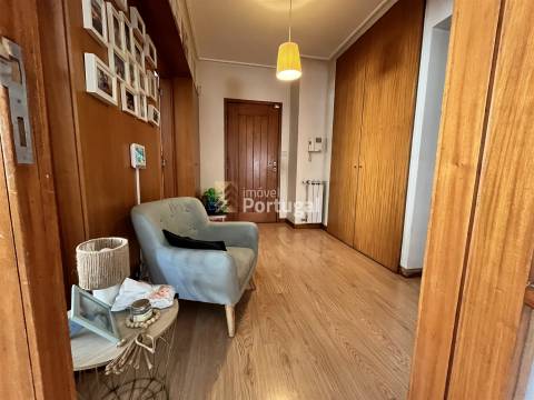 Venda - Apartamento T3 com Área de Lazer Privada