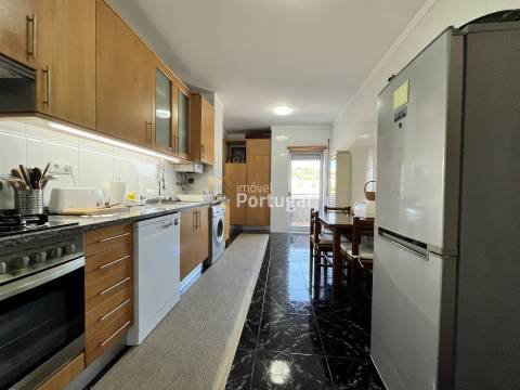 Amplo Apartamento T3 em São Vítor - 5 varandas, Suíte, 2 Elevadores e Garagem Box
