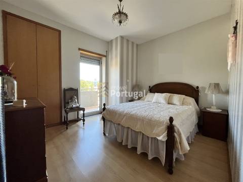Amplo Apartamento T3 em São Vítor - 5 varandas, Suíte, 2 Elevadores e Garagem Box
