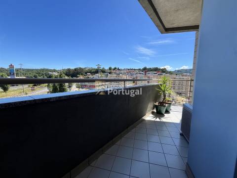 Amplo Apartamento T3 em São Vítor - 5 varandas, Suíte, 2 Elevadores e Garagem Box