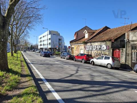 Terreno na Circunvalação a 500m do H. de S. João, Metro e Polo Universitário