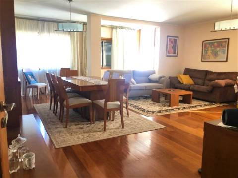 Apartamento T3 próximo ao Pólo Universitário e Hospital São João