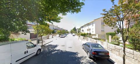 Moradia T4 c/ Jardim e Terraço - S. Mamede (Parque da Cidade)