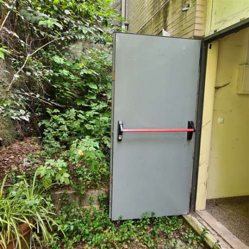 Loja + garagem (total 237m²) - Campanhã (Praça das Flores)