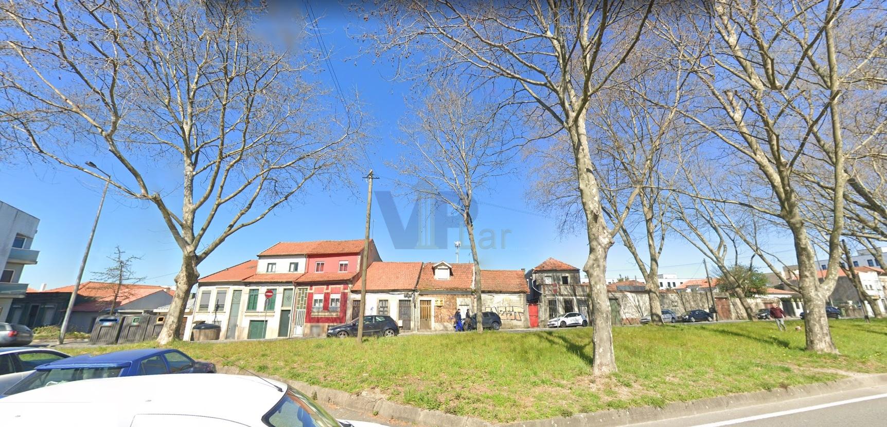 Moradia na Circunvalação, a 500m do Hospital de S. João e IPO