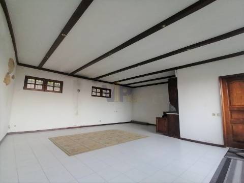 Moradia com Quinta T5 triplex - Roriz (Santo Tirso)