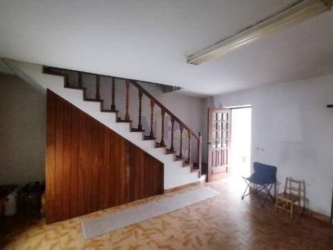 Moradia com Quinta T5 triplex - Roriz (Santo Tirso)