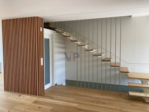 Excelente Moradia T4 c/ Jardins e 2 Terraços - Leça do Balio