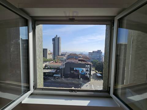 T4 Totalmente Renovado c/ Licença AL - Centro do Porto (Aliados / Bolhão)