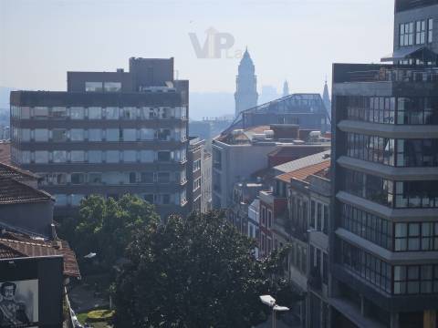 T4 Totalmente Renovado c/ Licença AL - Centro do Porto (Aliados / Bolhão)