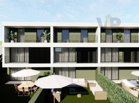 Moradia NOVA T4+1 com Piscina e Jardim