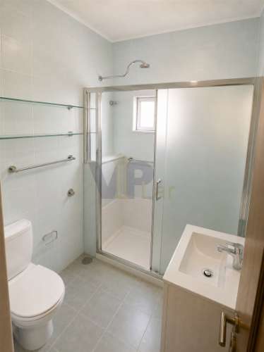 Moradia T2 c/ Terraço de 40m² e Garagem – À Circunvalação (Areosa)