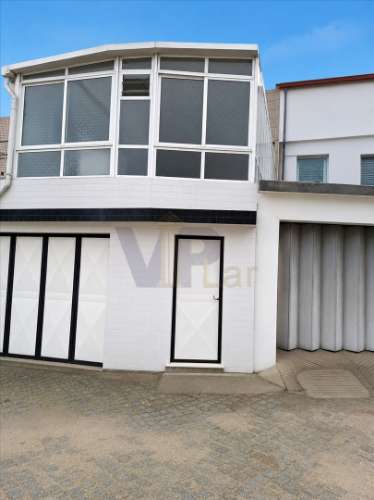 Moradia T2 c/ Terraço de 40m² e Garagem – À Circunvalação (Areosa)