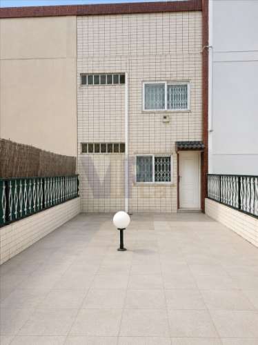 Moradia T2 c/ Terraço de 40m² e Garagem – À Circunvalação (Areosa)
