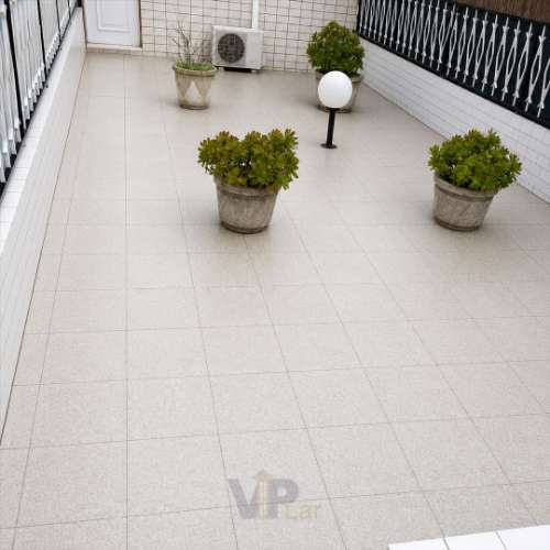 Moradia T2 c/ Terraço de 40m² e Garagem – À Circunvalação (Areosa)