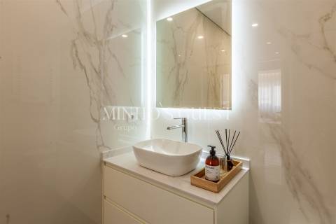 Apartamento T3 na 1ª Linha de Mar – Apúlia (Pronto a Habitar)