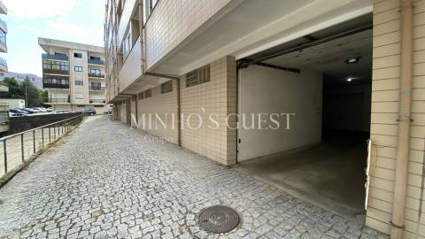 Apartamento T3 semi-mobilado c/ garagem - Braga