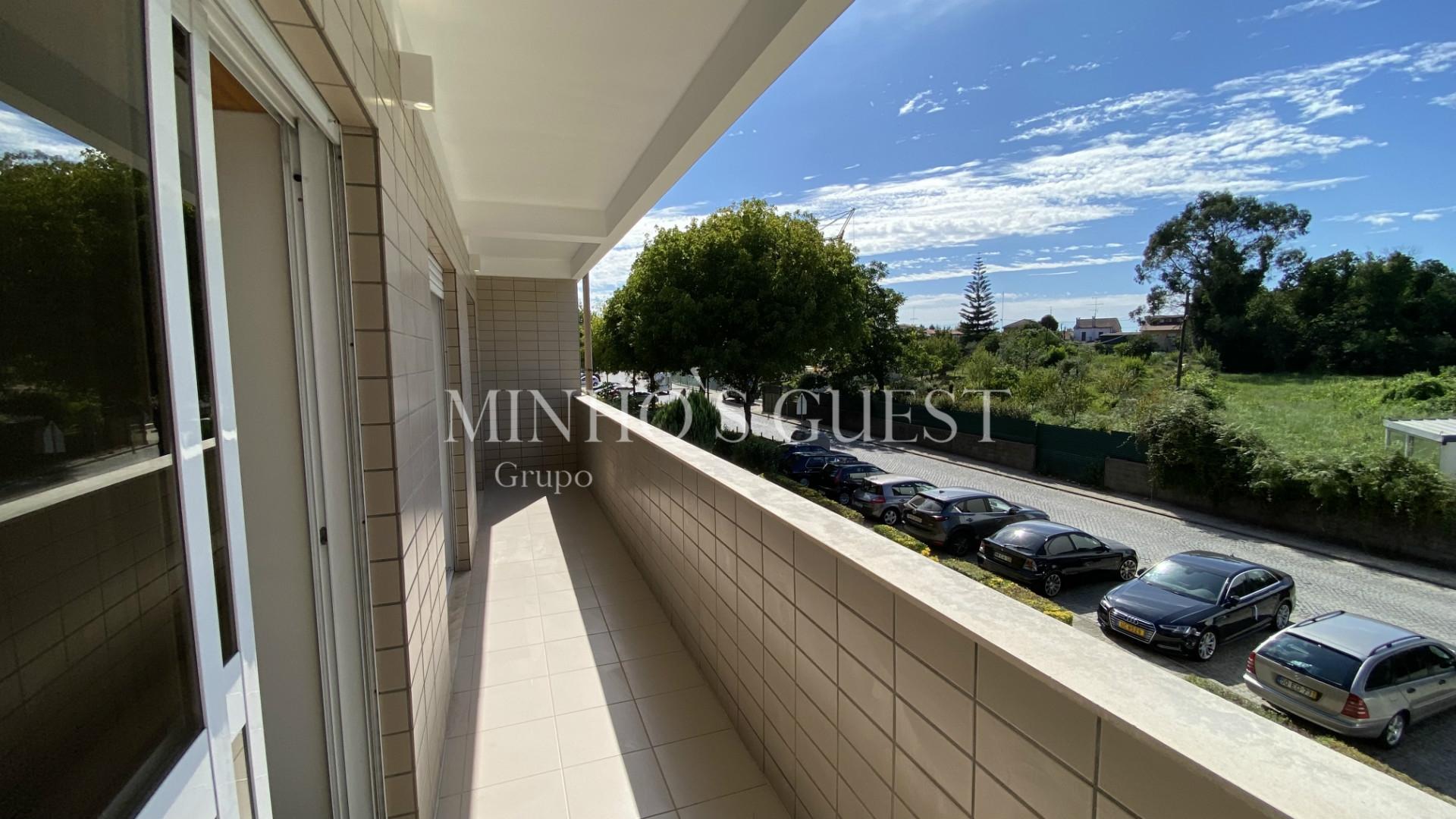 Apartamento T3 semi-mobilado c/ garagem - Braga