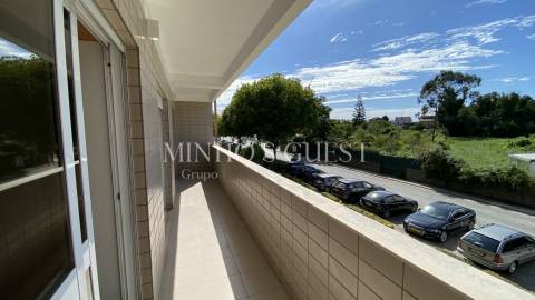 Apartamento T3 semi-mobilado c/ garagem - Braga