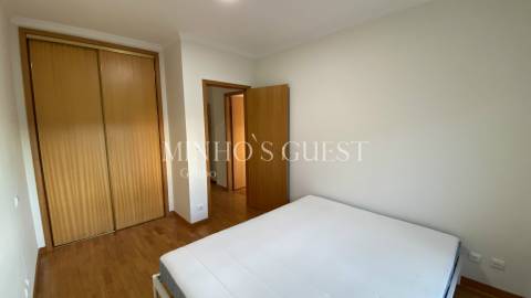 Apartamento T3 semi-mobilado c/ garagem - Braga