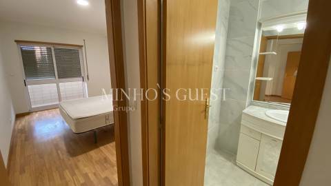 Apartamento T3 semi-mobilado c/ garagem - Braga