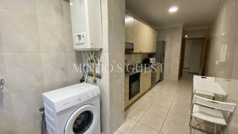 Apartamento T3 semi-mobilado c/ garagem - Braga