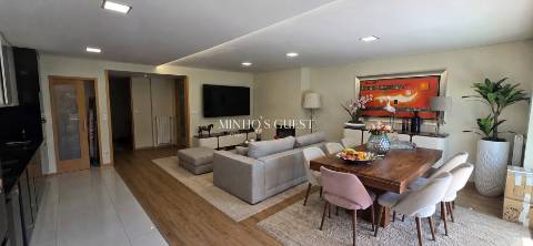Apartamento T3+1 Pronto a Habitar c/ varandas e Garagem Fechada - Fraião, Braga