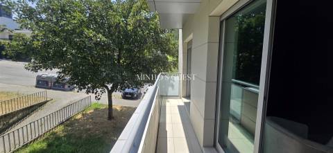 Apartamento T3+1 Pronto a Habitar c/ varandas e Garagem Fechada - Fraião, Braga
