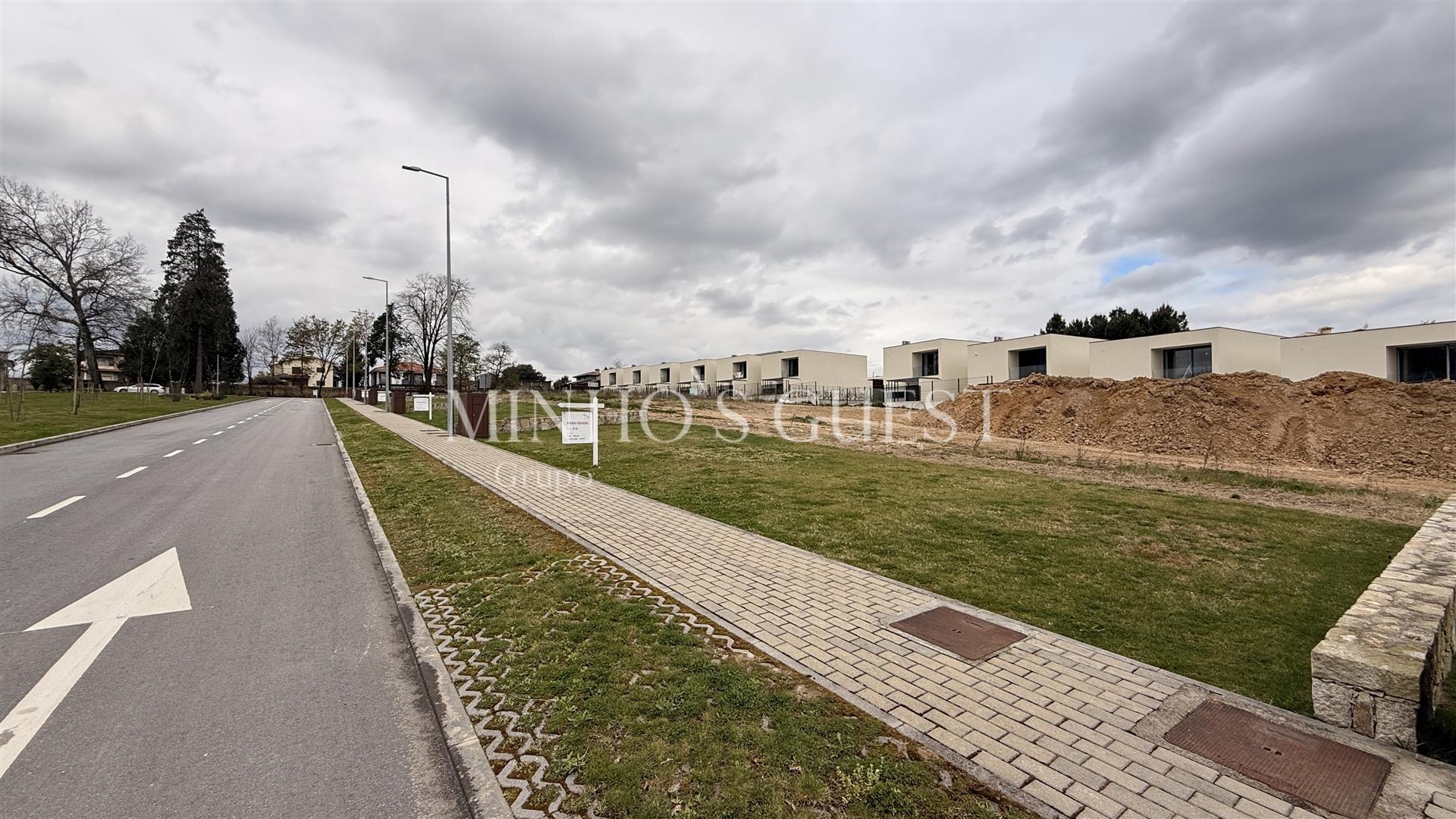 Lote de Terreno p/ Moradia Individual - Braga