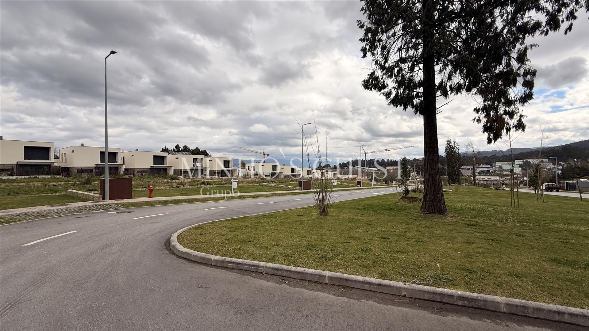 Lote de Terreno p/ Moradia Individual - Braga