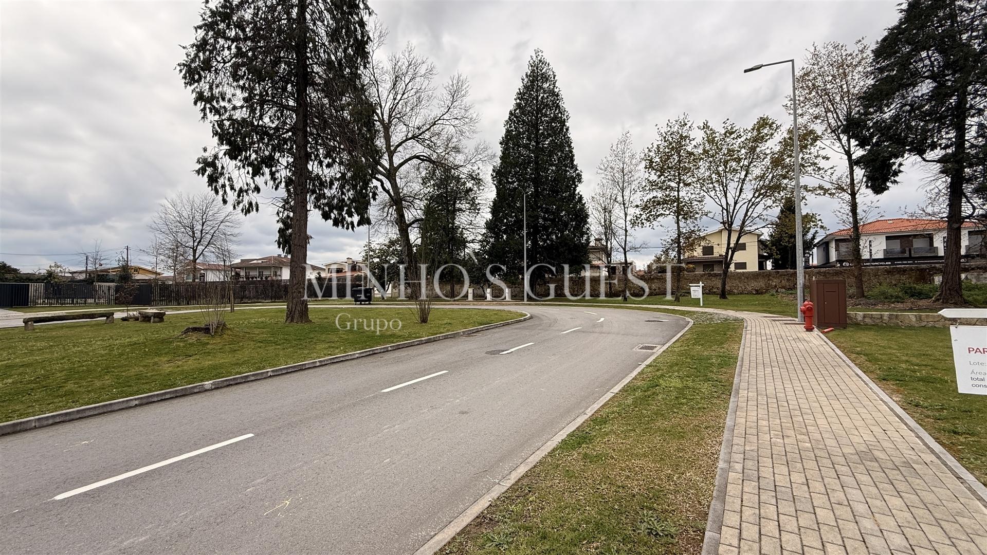 Lote de Terreno p/ Moradia Individual - Braga