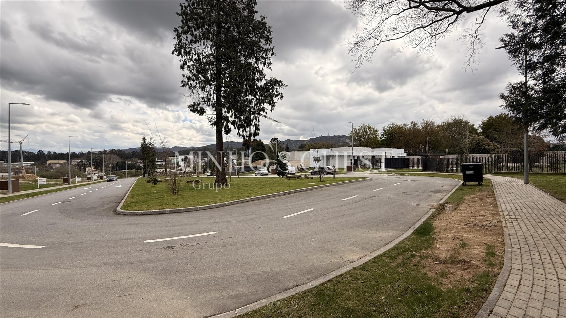 Lote de Terreno p/ Moradia Individual - Braga