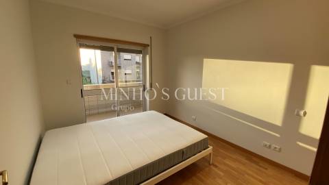 Apartamento T3 semi-mobilado c/ garagem - Braga