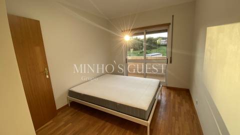 Apartamento T3 semi-mobilado c/ garagem - Braga