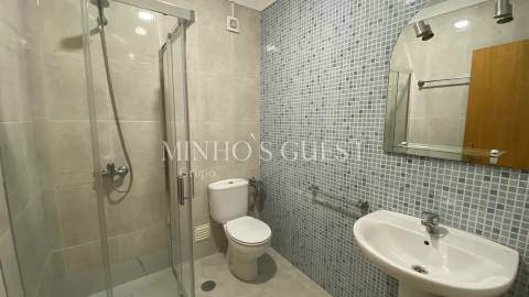 Apartamento T3 semi-mobilado c/ garagem - Braga